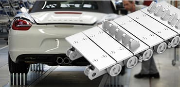 Porsche auf Plattenbandkette im Werk
